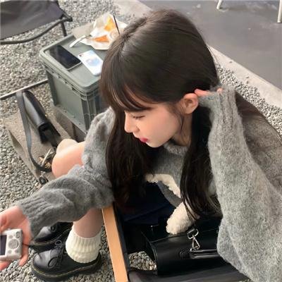 鱼跃在花见
